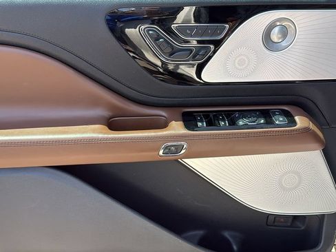 Used 2022 Lincoln Aviator Reserve w/ Equipment Group 201A AWD/4WD image 6