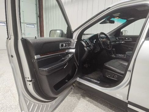 Used 2017 Ford Explorer Limited w/ Equipment Group 301A AWD/4WD image 12