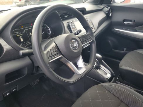 Used 2019 Nissan Kicks SV image 13