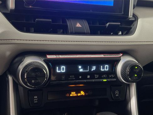 Used 2025 Toyota RAV4 XLE w/ Convenience Package FWD image 27