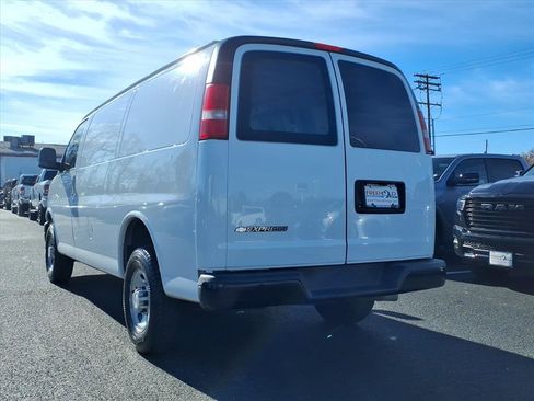 Used 2017 Chevrolet Express 2500 image 15