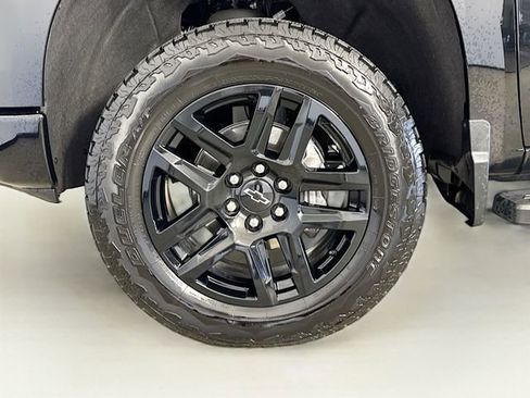 Used 2025 Chevrolet Silverado 1500 LT Trail Boss w/ Convenience Package II AWD/4WD image 32