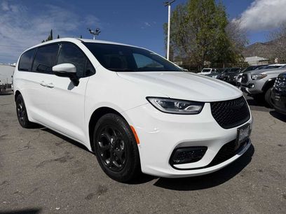 Used 2023 Chrysler Pacifica Touring-L w/ S Appearance Package