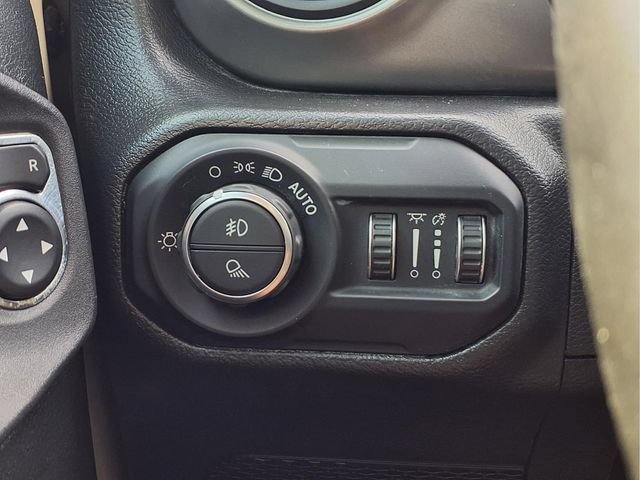 Used 2022 Jeep Gladiator Sport AWD/4WD image 11