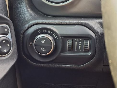Used 2022 Jeep Gladiator Sport AWD/4WD image 11