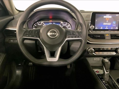 Used 2025 Nissan Altima 2.5 SV image 5