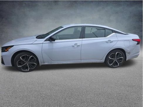 Used 2024 Nissan Altima 2.5 SR FWD image 7