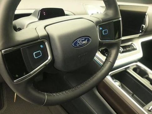 New 2026 Ford Expedition Platinum w/ Platinum Ultimate Package AWD/4WD image 16