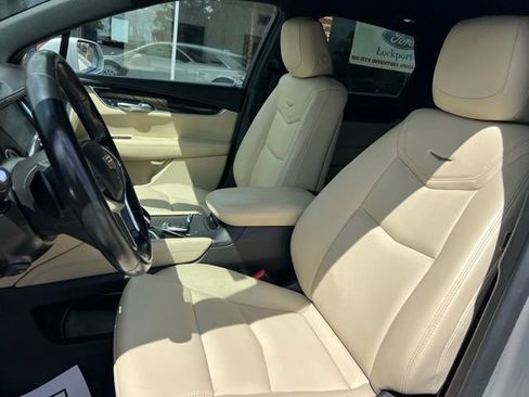 Used 2019 Cadillac XT5 FWD image 12