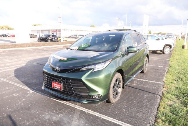New 2026 Toyota Sienna XLE Woodland Edition AWD/4WD image 4