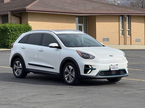 Used 2020 Kia Niro EX Premium w/ Cold Weather Package image 3