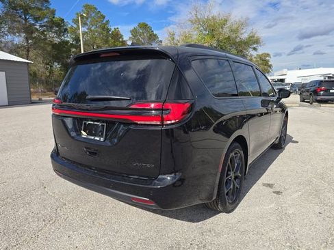 New 2026 Chrysler Pacifica Limited w/ S Appearance Package FWD image 4