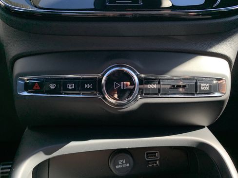 Used 2022 Volvo XC40 T5 R-Design w/ Advanced Package image 29