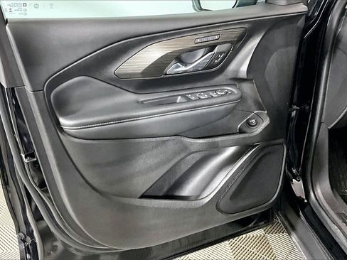 Used 2024 GMC Terrain SLT image 18