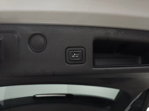 Used 2018 Chevrolet Equinox LT FWD image 8