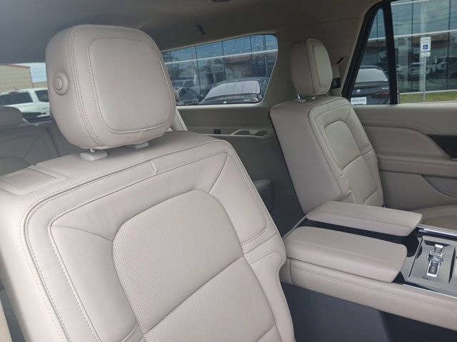 Used 2019 Lincoln Navigator L Reserve w/ Cargo Package AWD/4WD image 14