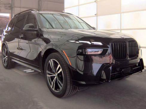 Used 2024 BMW X7 xDrive40i w/ M Sport Package AWD/4WD image 2