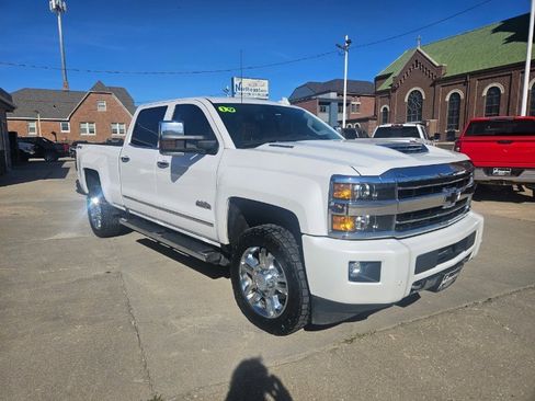Used 2019 Chevrolet Silverado 2500 High Country w/ Duramax Plus Package image 9