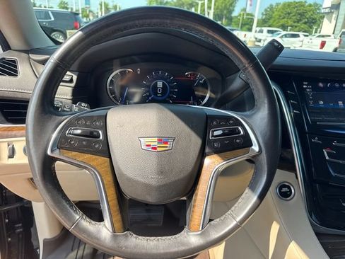 Used 2020 Cadillac Escalade ESV Premium Luxury RWD image 22