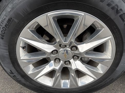 Used 2023 Chevrolet Suburban Premier image 11