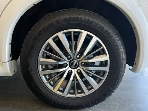 Used 2021 Nissan Armada SV w/ SV Appearance Package RWD image 10