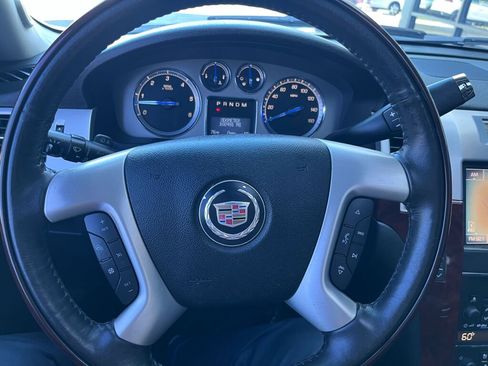 Used 2011 Cadillac Escalade Premium image 15