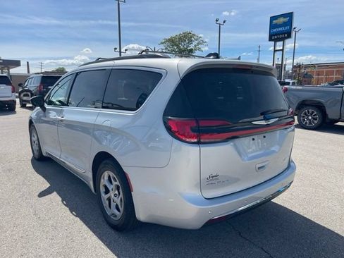 Used 2023 Chrysler Pacifica Limited FWD image 14