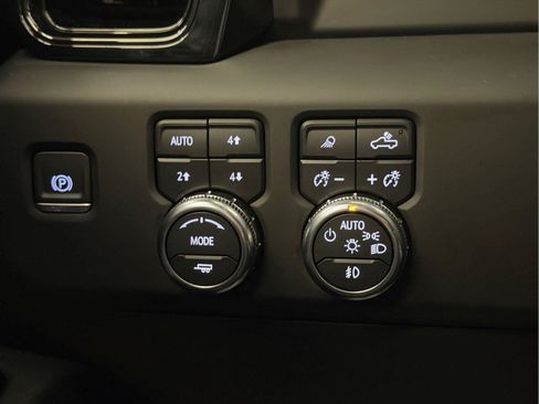 Used 2024 GMC Sierra 2500 AT4 w/ AT4 Preferred Package AWD/4WD image 26