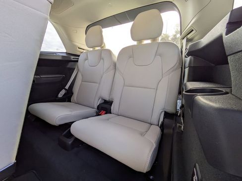 New 2026 Volvo XC90 B6 Ultra w/ Protection Package Premier image 18