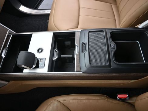 Used 2025 Land Rover Range Rover Long Wheelbase SE AWD/4WD image 33