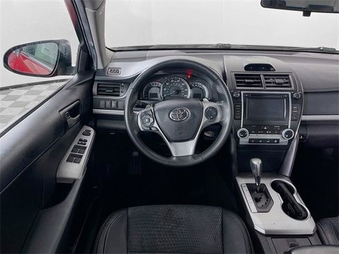 Used 2014 Toyota Camry SE image 21