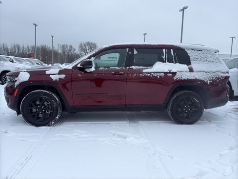 Used 2024 Jeep Grand Cherokee L Altitude image 6