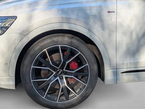 Used 2019 Audi Q8 Prestige image 9
