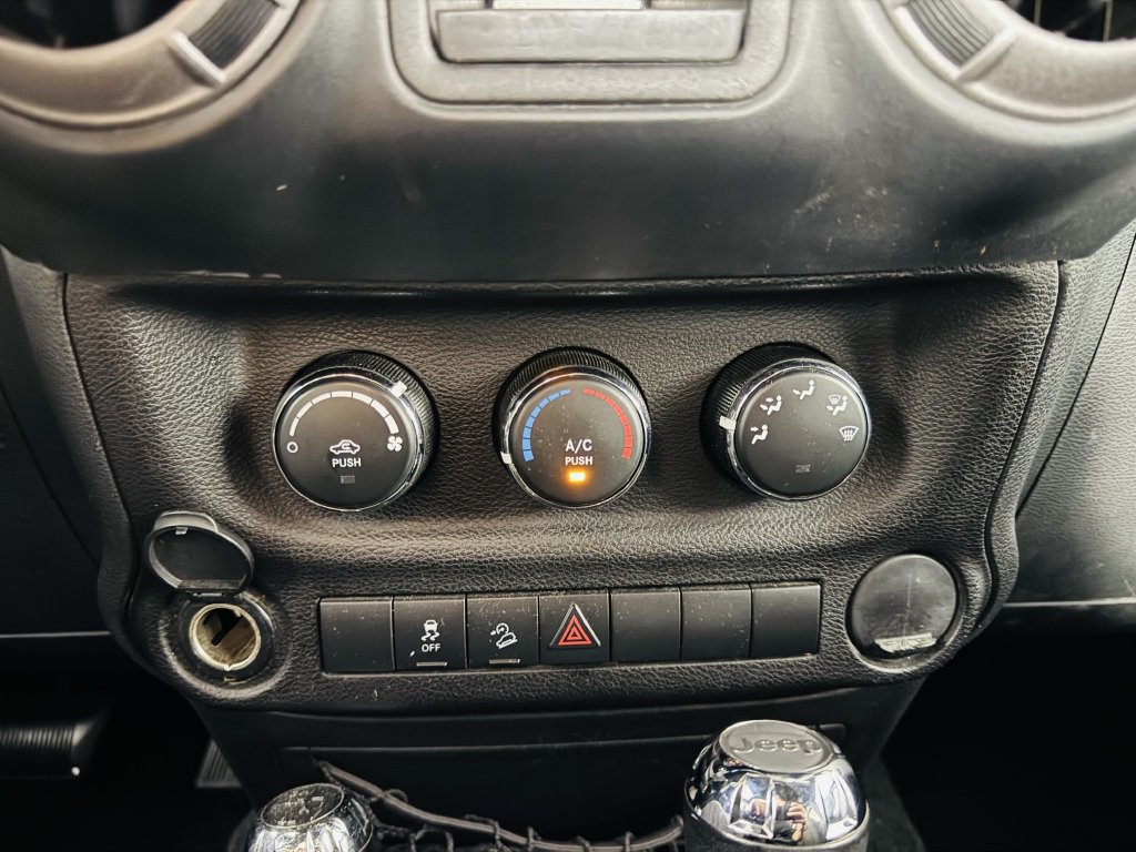 Used 2018 Jeep Wrangler Unlimited Sport w/ Connectivity Group AWD/4WD image 12