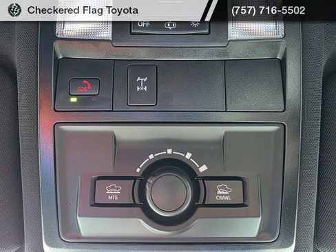 Used 2023 Toyota Tacoma TRD Off-Road image 10