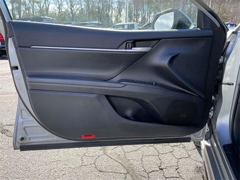 Used 2023 Toyota Camry SE image 17