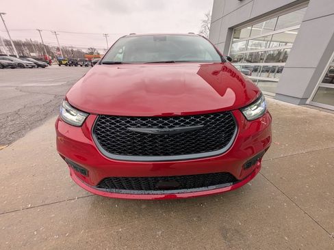 New 2026 Chrysler Pacifica Select w/ S Appearance Package image 10