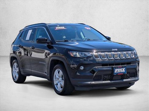 Used 2022 Jeep Compass Latitude w/ Convenience Group FWD image 3