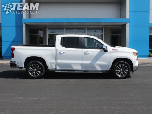 Used 2023 Chevrolet Silverado 1500 LT w/ Z71 Off-Road Package AWD/4WD image 3