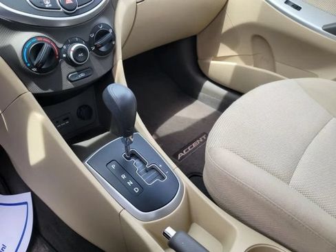 Used 2012 Hyundai Accent GLS FWD image 18