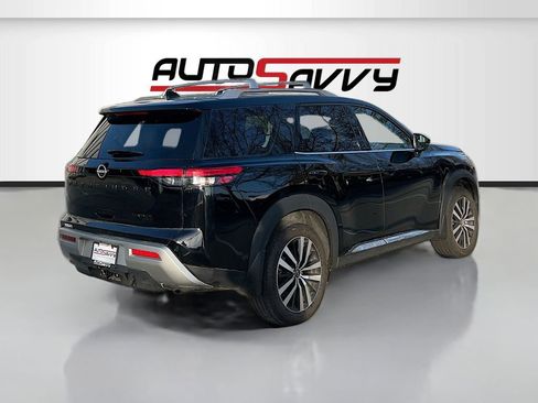 Used 2024 Nissan Pathfinder Platinum w/ Black Appearance Package image 7