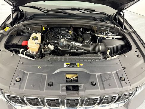 Used 2024 Jeep Grand Cherokee Laredo X RWD image 31