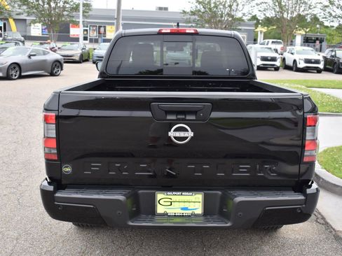 Used 2025 Nissan Frontier SV image 7