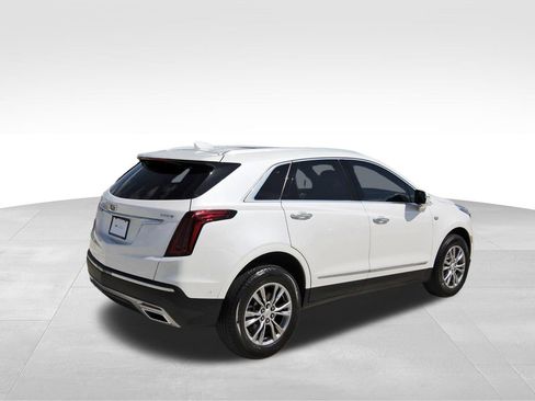 Used 2022 Cadillac XT5 Premium Luxury w/ Technology Package FWD image 4