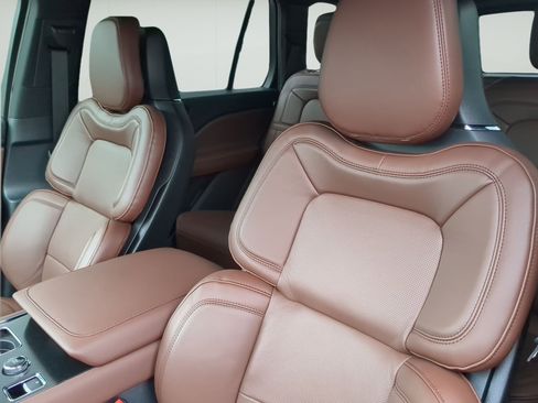 New 2026 Lincoln Aviator Reserve w/ Luxury Package RWD image 10