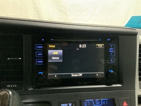 Used 2015 Toyota Sienna XLE image 27