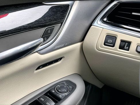 Used 2022 Cadillac XT6 Premium Luxury w/ Technology Package FWD image 36