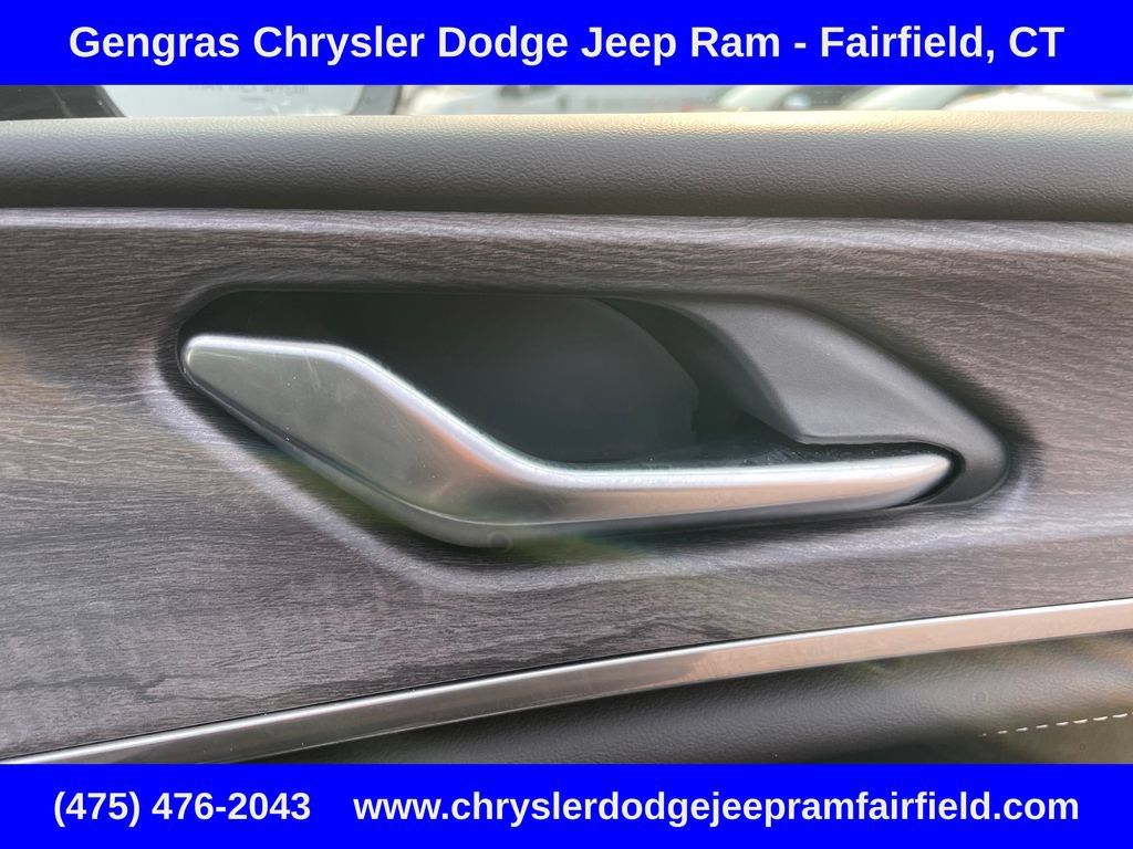 Certified 2023 Jeep Grand Cherokee Overland AWD/4WD image 16