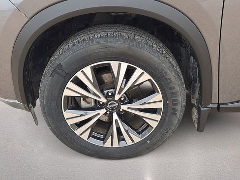 Used 2023 Nissan Rogue SV FWD image 10