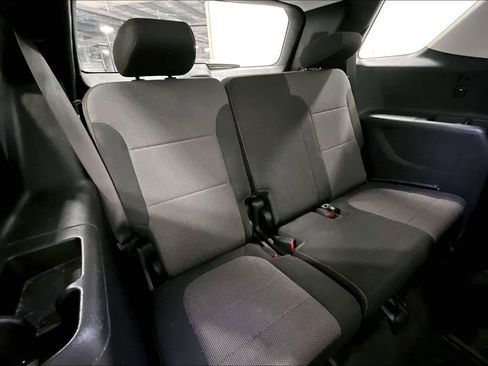 Used 2021 Chevrolet Traverse LT image 33